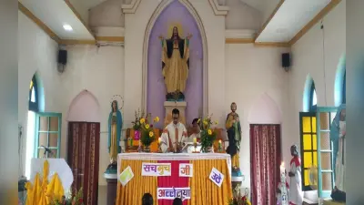 Happy Easter Sunday 2023: कैथोलिक चर्च में धूमधाम से मना ईस्टर संडे, पल्ली पुरोहित ने कराया मिस्सा अनुष्ठान