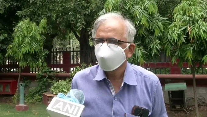 हवा से फैल सकता है कोरोना का संक्रमण, अब CSIR के प्रमुख शेखर सी मांडे ने दी यह सलाह…