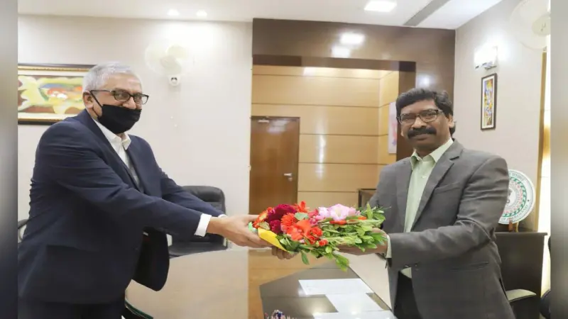 झारखंड के सीएम हेमंत से मिले ईसीएल सीएमडी, माइंस एरिया के विभिन्न परियोजनाओं के लंबित मामलों से कराया अवगत