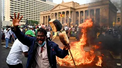Sri Lanka Crisis: श्रीलंका में आपातकाल के बीच Social Media पर बैन, Twitter, WhatsApp, Facebook सब बंद