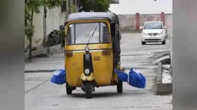 तेलंगाना में कोरोना गाइडलाइंस की उड़ी धज्जियां, ऑटो रिक्शा से कब्रिस्तान ले जाया गया शव
