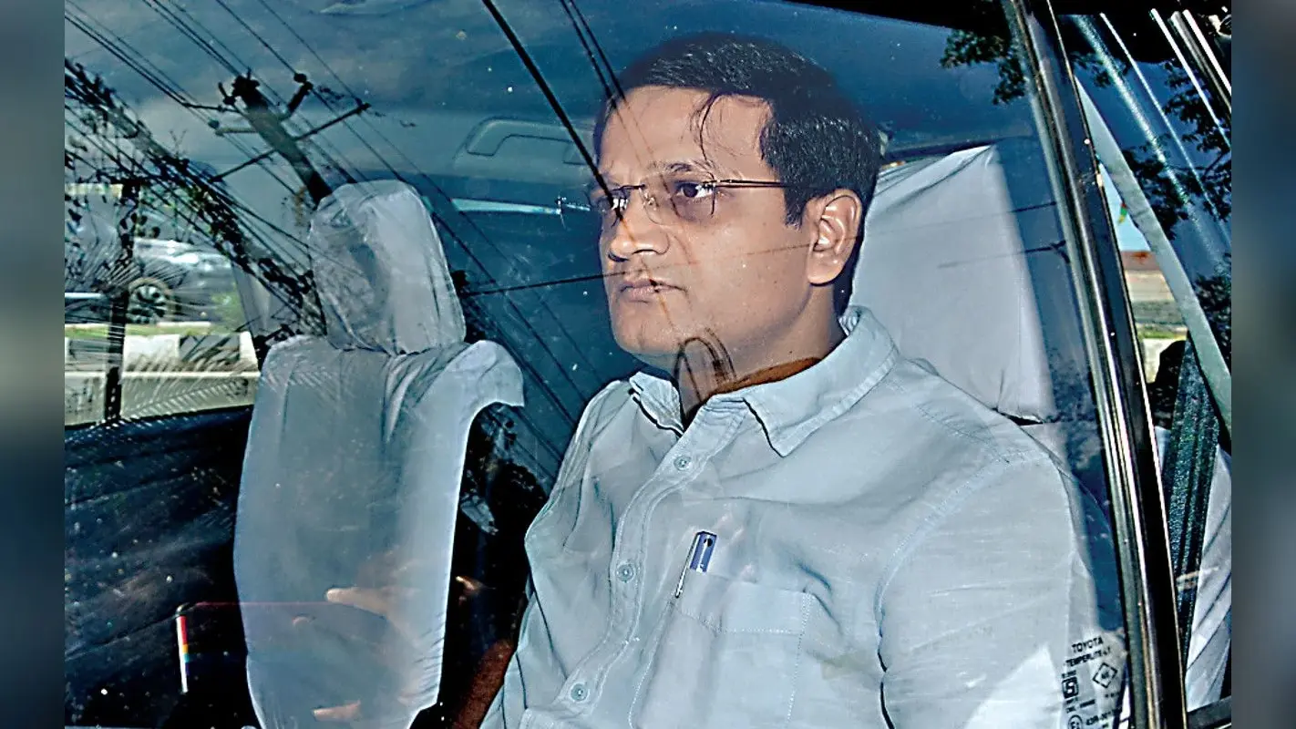 ईडी ने रांची के पूर्व डीसी छवि रंजन से करीब 10 घंटे की पूछताछ, CM के प्रेस सलाहकार के PPS के यहां भी पड़ा छापा