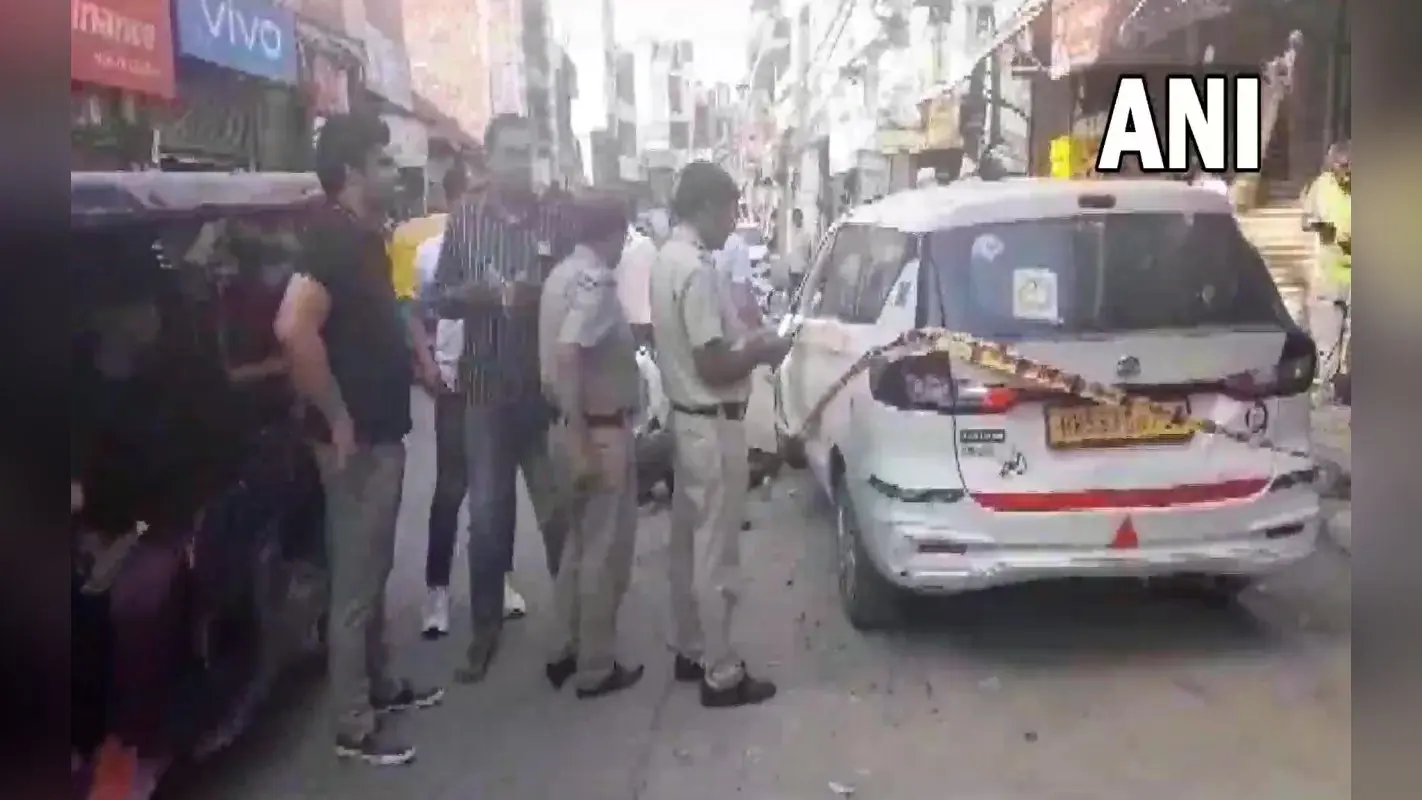 Delhi: जाफराबाद में वैन के अंदर मिला युवक का शव, गले में मिले चाकू के घाव, जांच में जुटी पुलिस