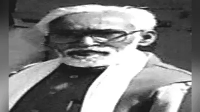 शलभ के निकट समर भूमि थी दुनिया