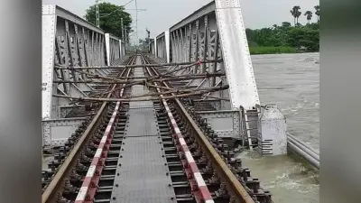 Flood in Bihar : घट रहा करेह का जलस्तर, समस्तीपुर रेलखंड पर परिचालन के आसार