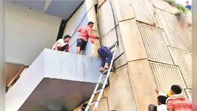 बिहार में सोन पुल के पिलर और दीवार के बीच फंसा किशोर, दो दिन से था लापता, रेस्क्यू ऑपरेशन जारी