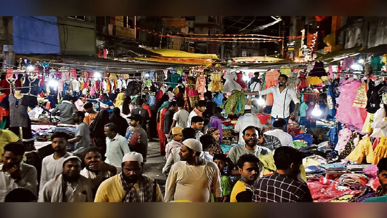 Eid Milad-Un-Nabi 2021 : ईद मिलादुन्नबी पर नहीं निकली प्रभात फेरी, मस्जिद में नमाज अदा कर मांगी दुआ