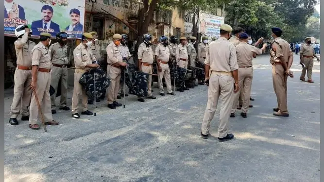 बाबरी मस्जिद ढहाये जाने का फैसला सुनाये जाने से पहले त्रिस्तरीय सुरक्षा घेरे में लिया गया अदालत परिसर