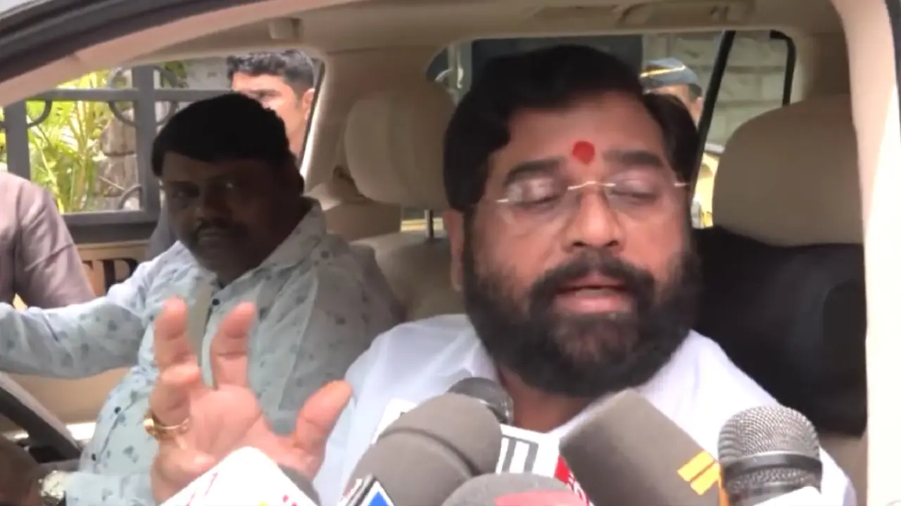 महाराष्ट्र के CM एकनाथ शिंदे ने संभाला कार्यभार, कार्यालय में बाल ठाकरे और दिघे की लगायी तसवीर