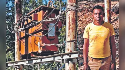 EXCLUSIVE: करवट ले रही हेसातू गांव की जिंदगी, आजादी के 75 वर्ष बाद पहली बार रोशन हुआ बूढ़ा पहाड़