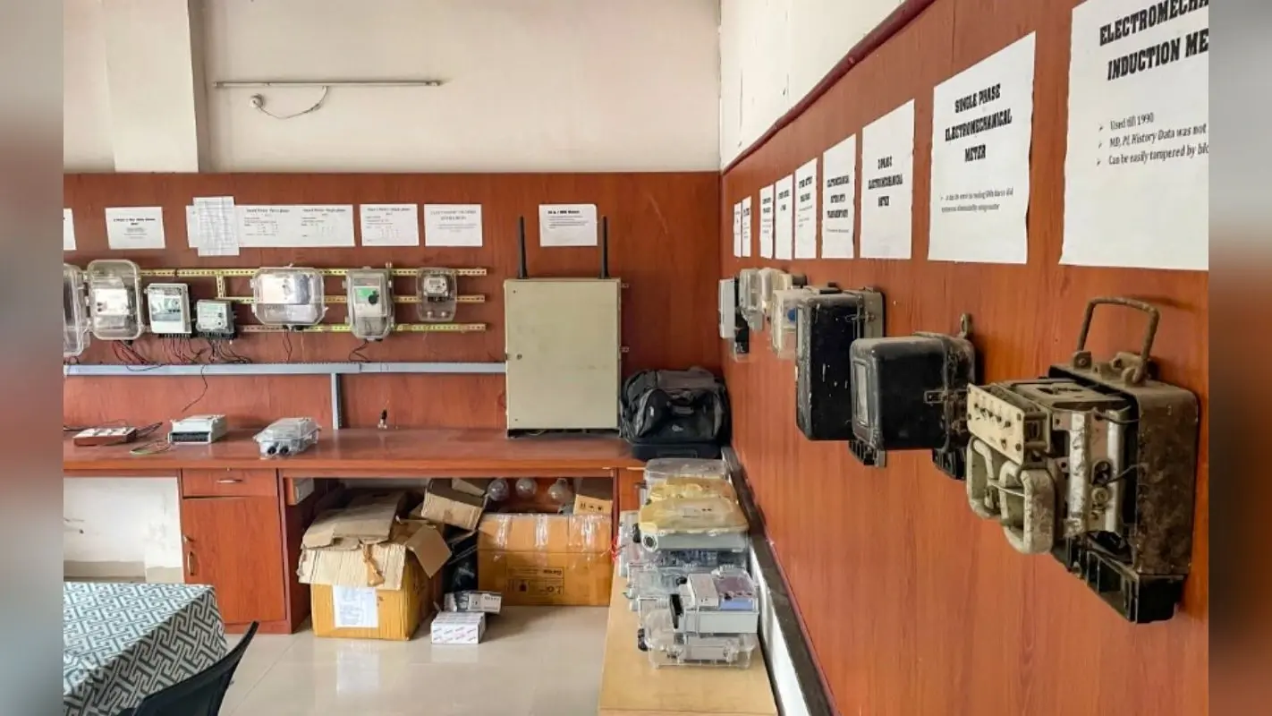 बिजली खपत मापने की साल-दर-साल बदलती तकनीक दिखा रहा बिजली मीटरों का अनोखा संग्रह