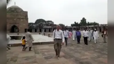 UP News: फ्रांस के राजदूत ने जौनपुर में बड़ी मस्जिद का किया दीदार, बोले- अद्भुत है भारतीय विरासत