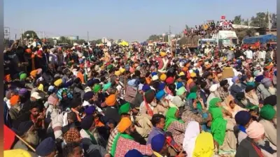 दिल्ली की सिंधु और टिकरी सीमा पर डटे किसान, उत्तर दिल्ली में प्रदर्शन स्थल पर जाने से किया इनकार