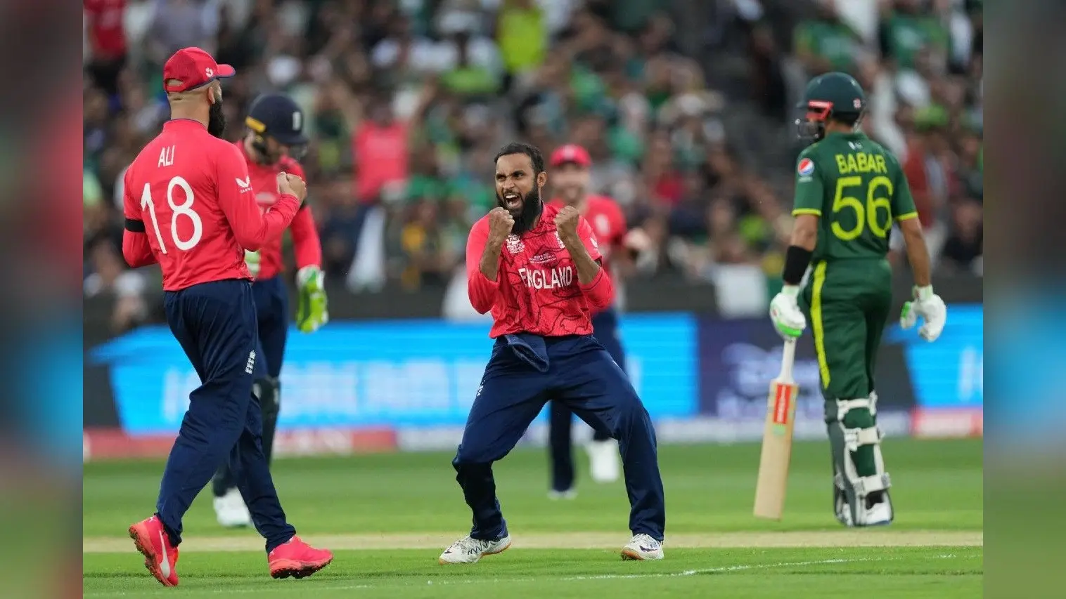 T20 World Cup में धूम मचाने वाले इंग्लैंड के इस ऑलराउंडर की होगी IPL में एंट्री, नीलामी में होंगे शामिल