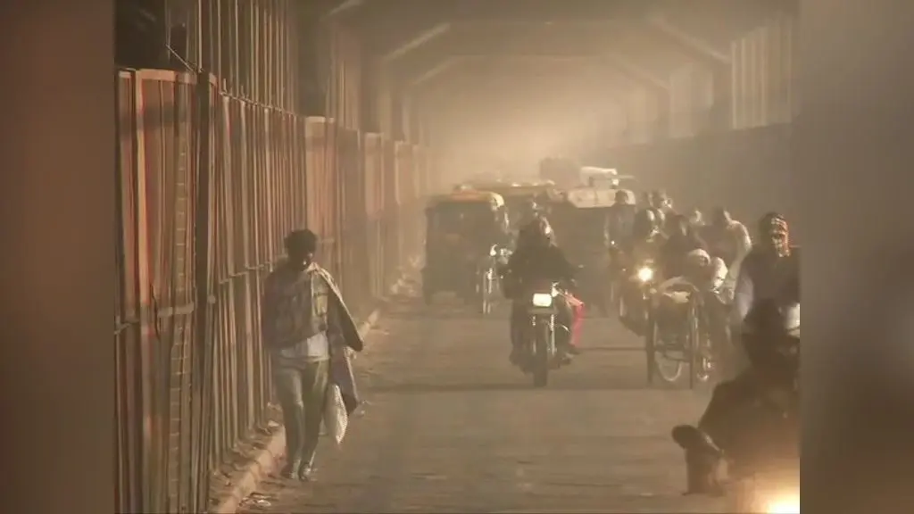 Air Pollution : दिल्ली में खराब स्तर पर AQI, नोएडा में भी हालात चिंताजनक