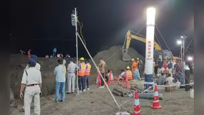 मध्य प्रदेश: 300 फीट गहरे बोरवेल में गिरी ढाई साल की बच्ची, 20 घंटे से ‘सृष्टि’ को बचाने की कोशिश जारी