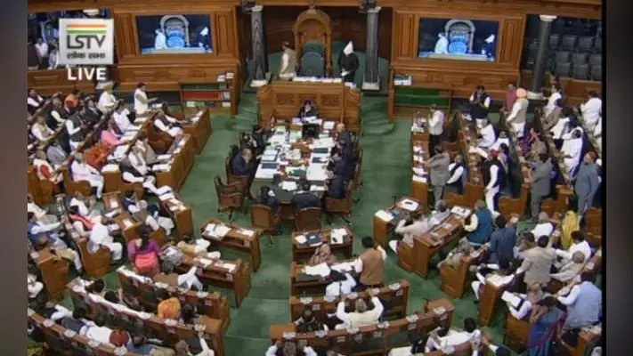 संसद LIVE: दिल्ली हिंसा पर चर्चा के लिए सरकार तैयार, विपक्ष का हंगामा जारी