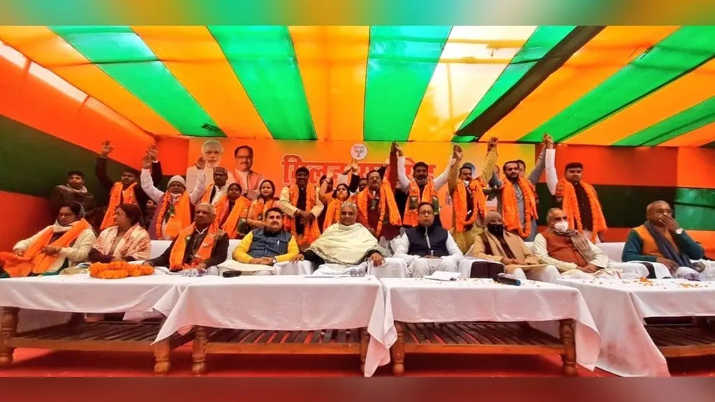 Bihar Politics: लालू यादव के करीबी सहित RJD और कांग्रेस के कई दिग्गज BJP में शामिल, भूपेंद्र यादव ने पार्टी की दिलायी सदस्यता