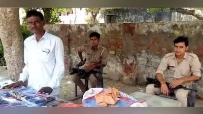 Etah News: ठेले पर कपड़े बेचने वाले रामेश्वर दयाल की सुरक्षा में तैनात हैं दो गनर, जानें क्यों?