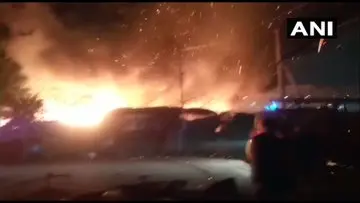 Delhi Fire : दिल्ली के हरकेश नगर में लगी भीषण आग, 20 से अधिक झोंपड़ियां जलकर खाक, 30 से ज्यादा दमकल मौके पर