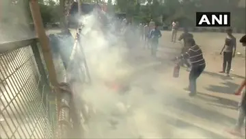 शाहीन बाग धरना स्थल के पास फेंका गया पेट्रोल बम, अलीगढ़ में ‘बेपरवाह’ प्रदर्शन