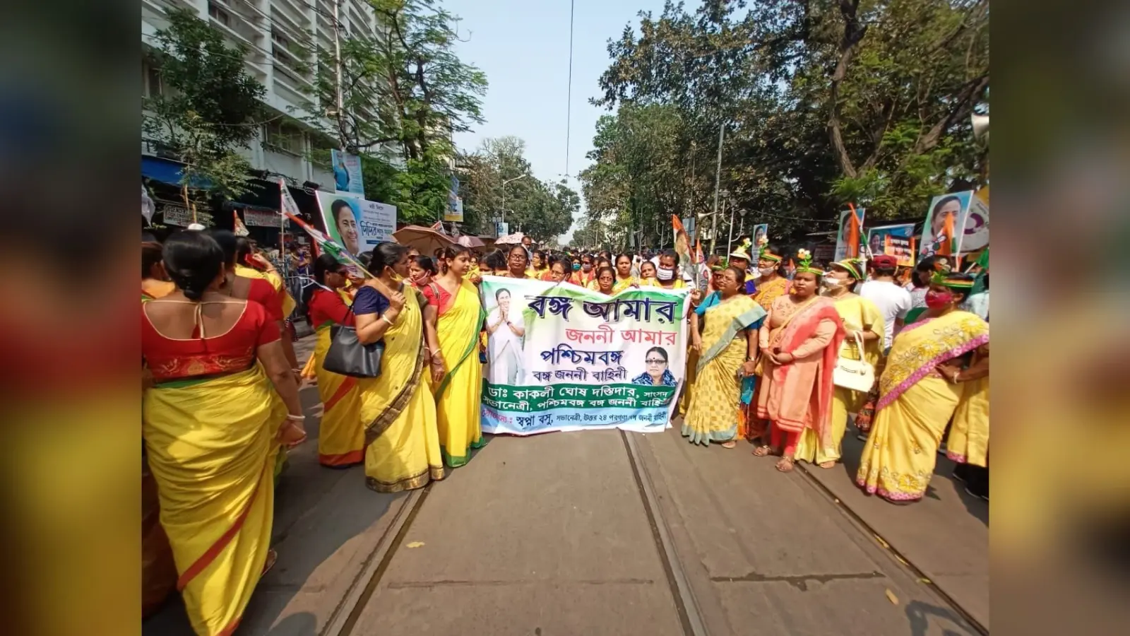 Mamata Banerjee Road Show : ममता ने मोदी को कहा गुंडा, बीजेपी सांसद लॉकेट चटर्जी ने किया पटलवार