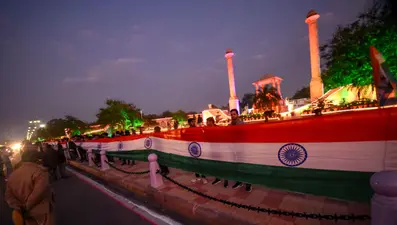 बहुत सी खुशनसीबी में कई उदासियां भी