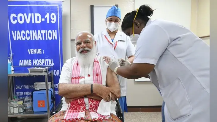 Corona Vaccine : वैक्सीन पर सवाल उठाने वालों को मोदी ने दिया बड़ा संदेश, जानें टीका देने वाली सिस्टर से पीएम ने क्या कहा