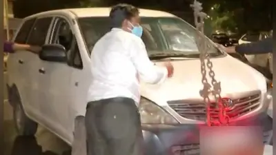 एंटीलिया केस : मुंबई पुलिस की इनोवा से फरार हुआ था विस्फोटक से भरी स्कॉर्पियो छोड़नेवाला ड्राइवर!