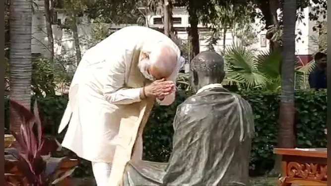 आजादी का अमृत महोत्सव: PM मोदी ने ट्वीट कर कहा, लोकल सामान ही खरीदें, पोस्ट करें सेल्फी