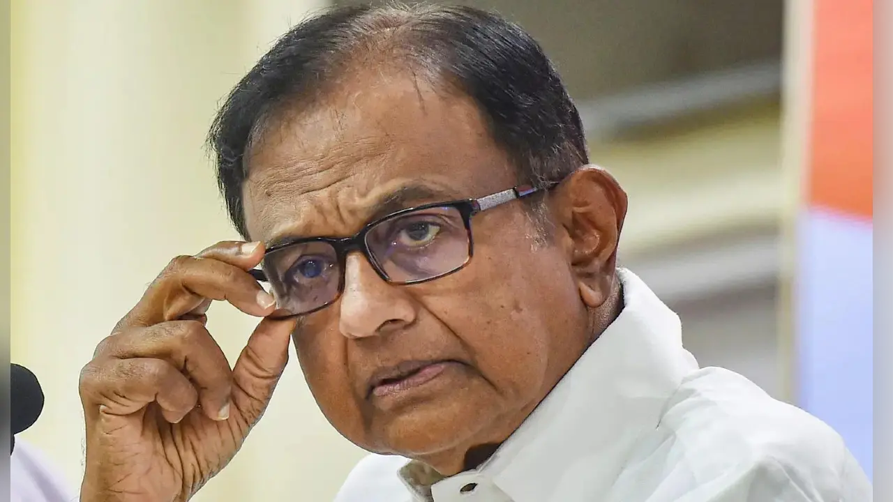 पी चिदंबरम ने कहा – मूर्खतापूर्ण फैसले न करे सरकार तो 2022-23 में पटरी पर लौट सकती है अर्थव्यवस्था