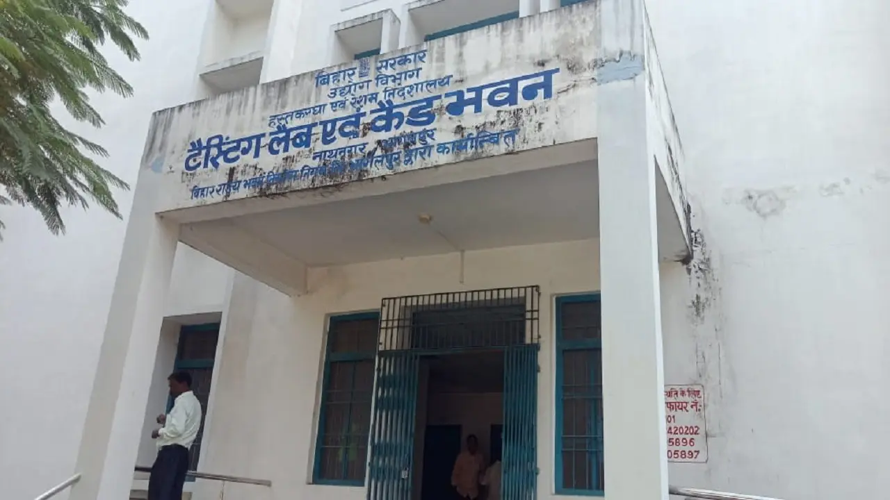 EXCLUSIVE: भागलपुर में 3 लाख बुनकरों के लिए 2 करोड़ से बने भवन, 7 साल के बाद भी नहीं बन सका डिजाइन