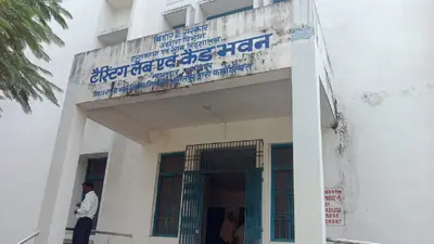 EXCLUSIVE: भागलपुर में 3 लाख बुनकरों के लिए 2 करोड़ से बने भवन, 7 साल के बाद भी नहीं बन सका डिजाइन
