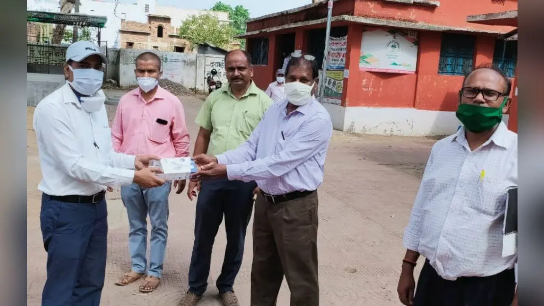 कोरोना से लड़ाई के लिए एनटीपीसी केरेडारी परियोजना ने दिये 5 थर्मल स्कैनर