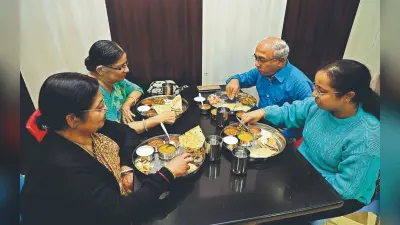 PHOTOS: जमशेदपुर में बनी विभिन्न समाज की कैंटीन में मिलता है घर जैसा खाना, उठायें लुत्फ
