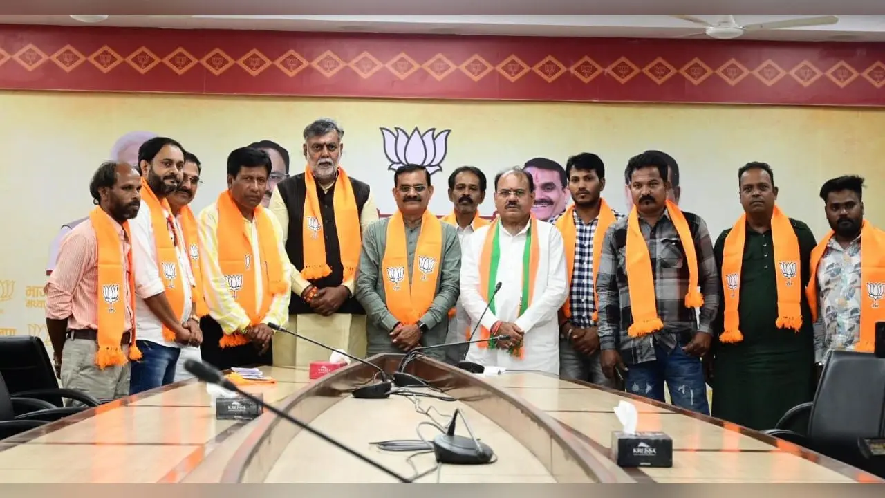 MP Election 2023: केजरीवाल की पार्टी ‘आप’ को BJP ने दिया बड़ा झटका, 10 वरिष्ठ पदाधिकारी बीजेपी में शामिल