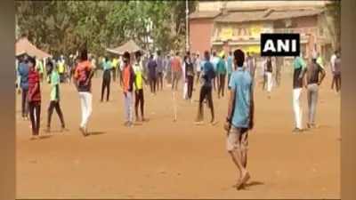मुंबई में लापरवाही के कारण बढ़ रहे कोरोना के मामले!, क्रिकेट मैच के दौरान बिना मास्क के नजर आए लोग
