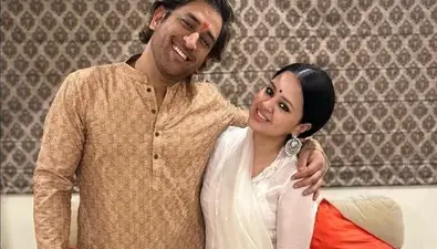 MS Dhoni ने ऋषभ पंत और साक्षी संग मनाई दिवाली, नहीं देखी होगी आपने ये PHOTOS