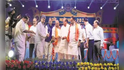 गोपालगंज में देवी आराधना से हुआ थावे महोत्सव का आगाज, देशभक्ति गीत से प्रियंका ने किया समापन