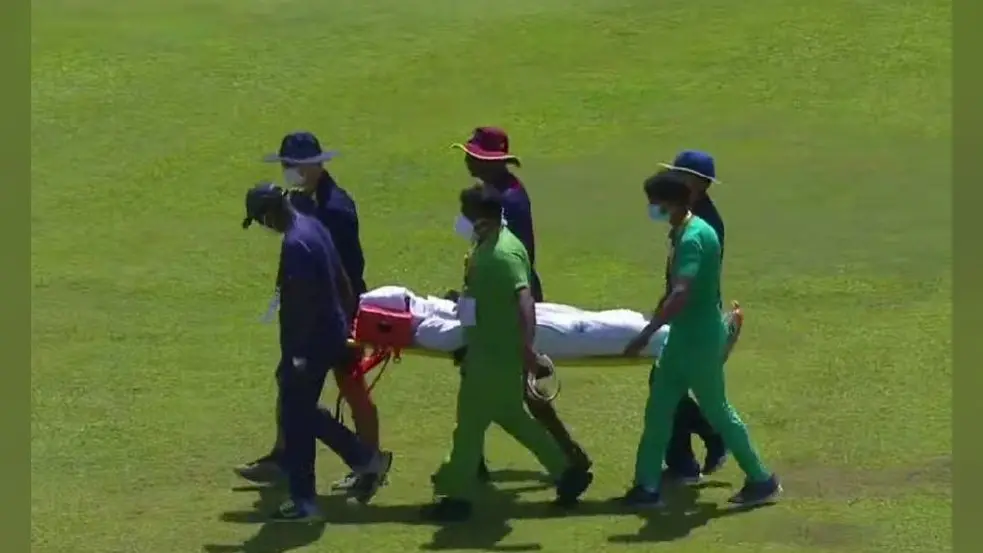 SL vs WI Test के दौरान हुआ हादसा, वेस्ट इंडीज खिलाड़ी के हेलमेट पर लगी गेंद, स्ट्रेचर पर ले जाना पड़ा अस्पताल