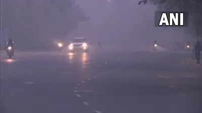 Weather Forecast: दिल्ली की हवा बहुत खराब, तमिलनाडु में बारिश से तबाही, बिहार-झारखंड में बढ़ेगी ठंड