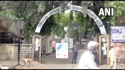 ‘ओमिक्रोन’ के डर के बीच महाराष्ट्र में भयंकर कोरोना विस्फोट, वृद्धाश्रम में एक साथ 67 लोग पॉजिटिव