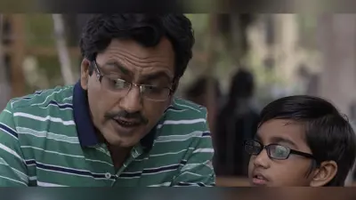 Film Review: कई संदेश देने के चक्कर में उलझ गयी Serious Men की कहानी