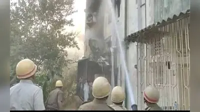बंगाल में दो अलग-अलग जगहों पर लगी आग, सिविक वॉलेंटियर की मौत, वृद्धा झुलसी