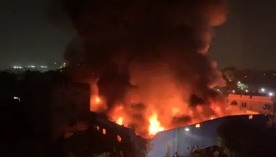 Kolkata Fire:15 दमकल गाड़ियों ने घंटों मशक्कत के बाद पाया काबू, CM ममता बनर्जी ने जांच के लिए बनाई कमेटी