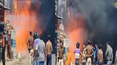 पटना के राजीव नगर में लगी भीषण आग: नेपाली नगर में धू-धू कर जली झोपड़पट्टी, मची अफरातफरी