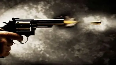 बुलंदशहर: खेत की मेढ़ को लेकर दो पक्षों में फायरिंग, तीन सगे भाई सहित चार घायल, पिता-पुत्र गिरफ्तार