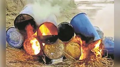 गोपालगंज : शराब माफियाओं के लिए सेफ जोन बना बैकुंठपुर का दियारा, बालू की रेत में धधक रहीं भट्ठियां