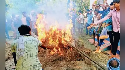 प्राइवेट पार्ट काटकर युवक को बेरहमी से मारा, आक्रोशित परिजनों ने प्रेमिका के घर के सामने किया अंतिम संस्कार