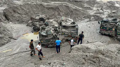 Sikkim floods: मृतकों की संख्या बढ़कर हुई 26, सबसे ज्यादा तबाही चुंगथांग शहर में, देखें तस्वीर